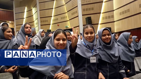 یلدای مادرانه با حضور مادران و دانش آموزان در فرهنگسرای سیمرغ