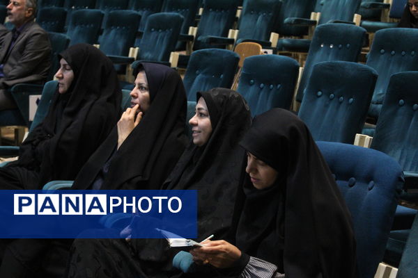 مراسم تقدیر از نخبه قرآنی دانشگاه فرهنگیان یزد 