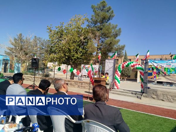 افتتاح چمن مصنوعی دبیرستان نمونه دولتی دانش کاشمر 