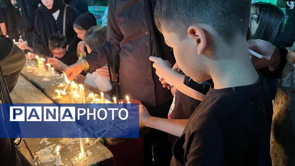 نوجوانان تهرانی هم‌نوا با اسرای کربلا به سوگ امام حسین (ع) نشستند