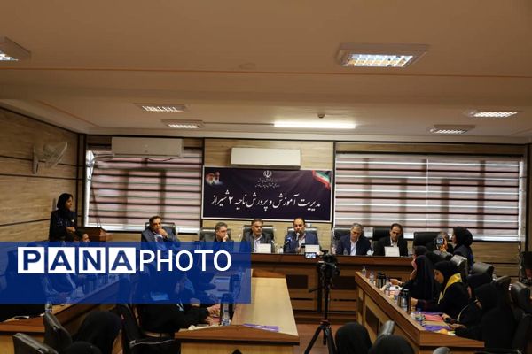 دیدار معاون پرورشی و فرهنگی وزارت آموزش و پرورش با نمایندگان دختر تشکل‌های دانش‌آموزی شیراز