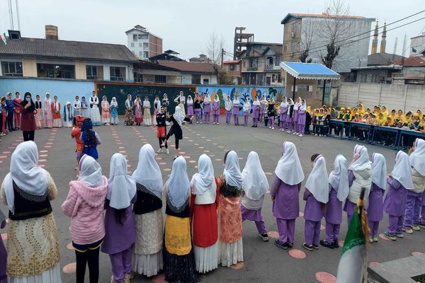 برگزاری مسابقات بومی محلی به مناسبت روز مادر