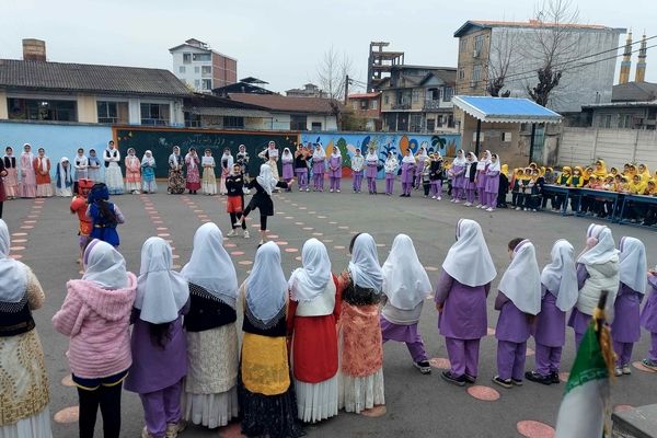 برگزاری مسابقات بومی محلی به مناسبت روز مادر
