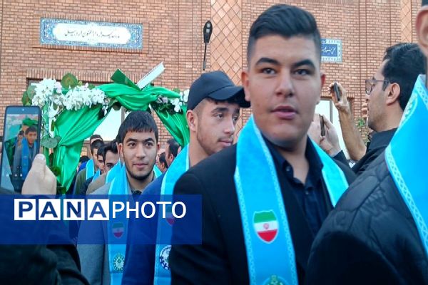 همایش بدرقه‌ دانش‌آموزان منتخب سازمان دانش‌آموزی به عمره‌ مفرده دانش‌آموزی