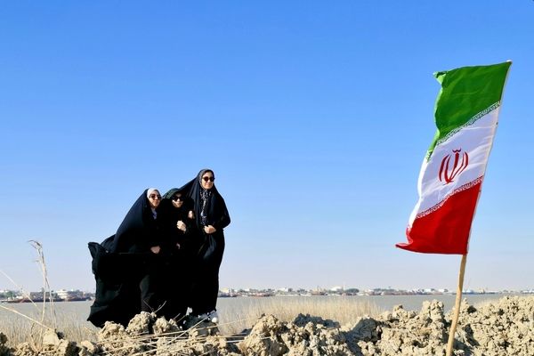 قدم بر خاک عشق