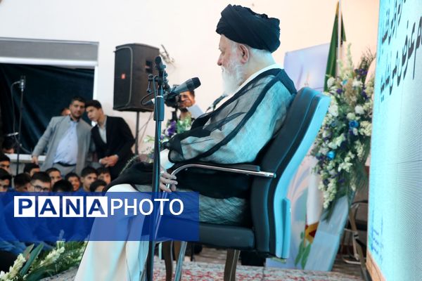 زنگ نماز در دبیرستان برزگر با حضور آیت الله علم الهدی 