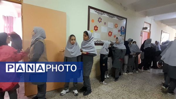 اجرای طرح وارنیش فلوراید در دبستان پنجم مهر