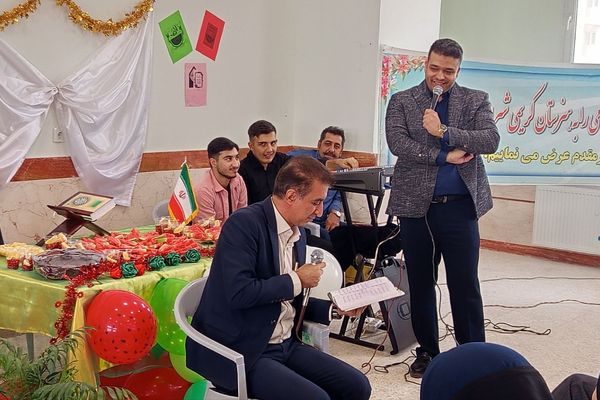 برگزاری جشن یلدا با حضور مسئولان و همکاران در مدرسه ایران و هنرستان کریمی شیرازیها