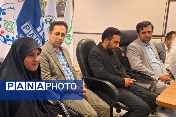 جلسه هم اندیشی و تجلیل از خبرنگاران پانا در شیراز 