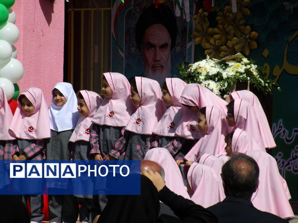 برگزاری جشن شکوفه‌ها در دبستان شاهد شهید سلطانی ناحیه یک کرج