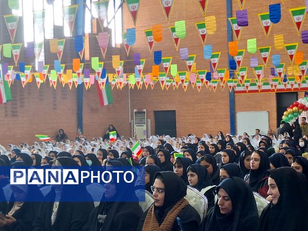 نواخته شدن زنگ انقلاب اسلامی توسط استاندار اصفهان