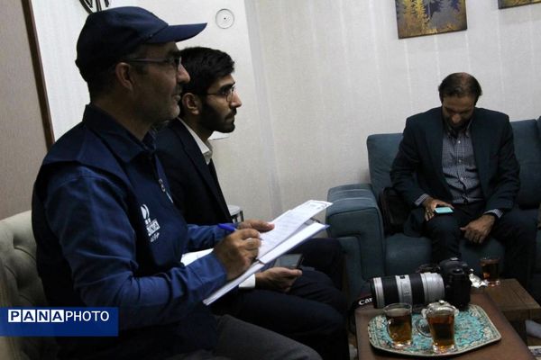 دیدار معاون پرورشی و فرهنگی وزیر آموزش و پرورش با خانواده معلم شهید عبدالله برزگر 