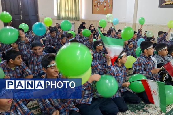 آرزوی فرج و سلامتی صاحب الزمان (عج) با دست‌های کوچک دانش‌آموزان شیرازی