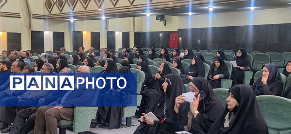 اجلاس مدیران آموزش‌وپرورش منطقه ۱۰ با محوریت تقبیح جنایات صهیونیست‌ها و تقویت پایگاه‌های تابستانی مدارس