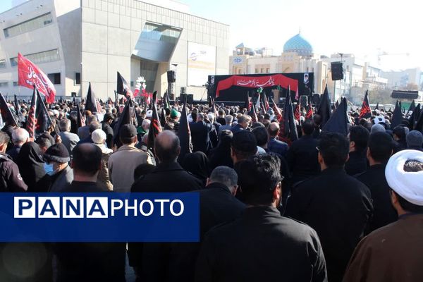 بدرقه پیکر مطهر ۱۳ شهید گمنام در اجتماع عظیم فاطمیون مشهد