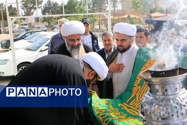 مراسم زیر سایه خورشید و غباروبی ضریح مطهر بی بی سکینه خاتون(س) در بخش صفادشت ملارد