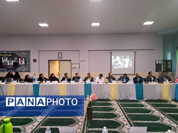 جلسه شورای آموزش و پرورش شهرستان ملارد در مدرسه مالک اشتر روستای قپچاق صفادشت