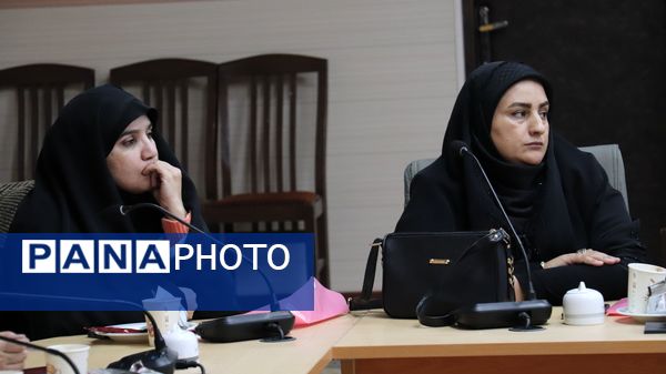 رویداد الگوسازی از زنان موفق و فعال در گفتمان الگوی سوم زن مسلمان