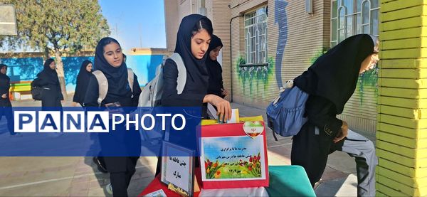برگزاری جشن عاطفه ها در دبیرستان فرزانگان دوره ی اول 