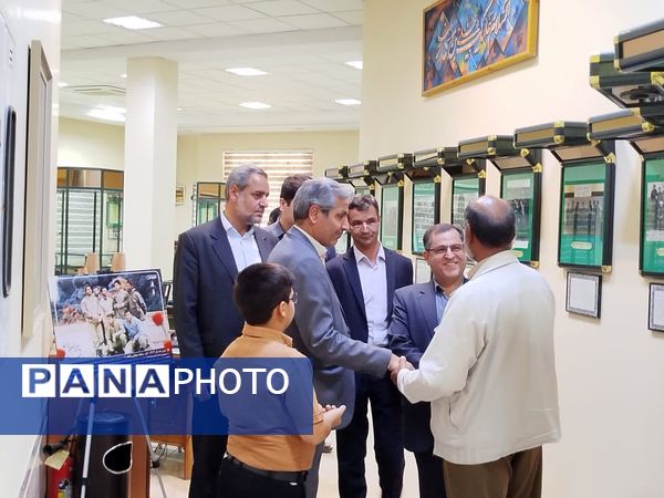 بازدید فرماندار کاشمر از موزه دفاع مقدس در زیارتگاه شهید مدرس(ره)
