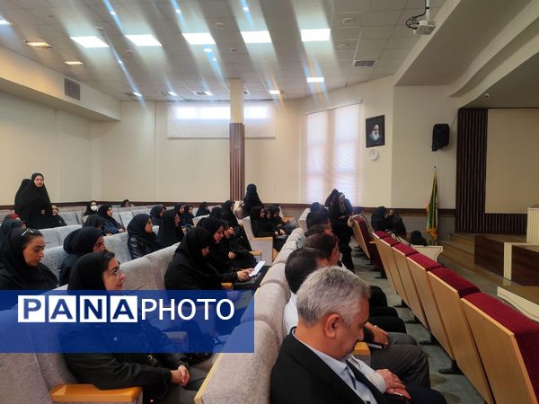 نشست تخصصی رابطین پژوهش؛ گامی برای توسعه علمی مدارس ناحیه ۶