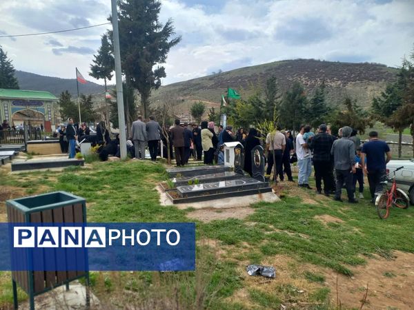 سنت حضور در آرامگاه اموات در روز عید فطر در کیاسر 
