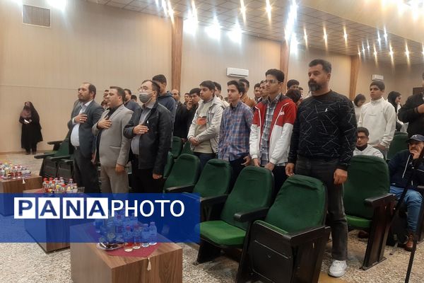 تقدیر از برگزیدگان کشوری و استانی مسابقات فرهنگی و قرآنی ناحیه 3 شیراز