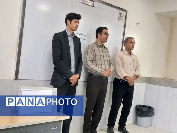 جلسه سفیران سلامت در دبیرستان رئیس زاده شهرستان خلیل آباد 