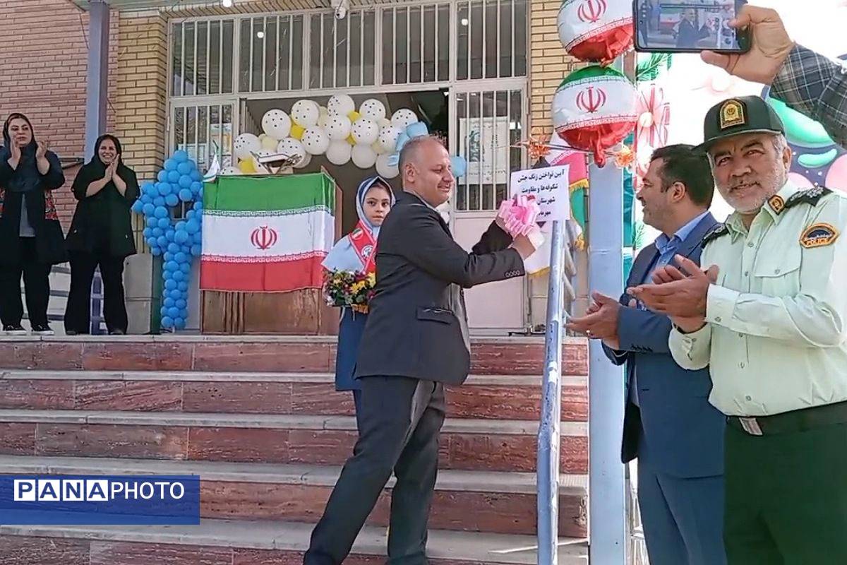 زنگ جشن شکوفه‌ها در مدرسه «آیین روشن» شهریار نواخته شد