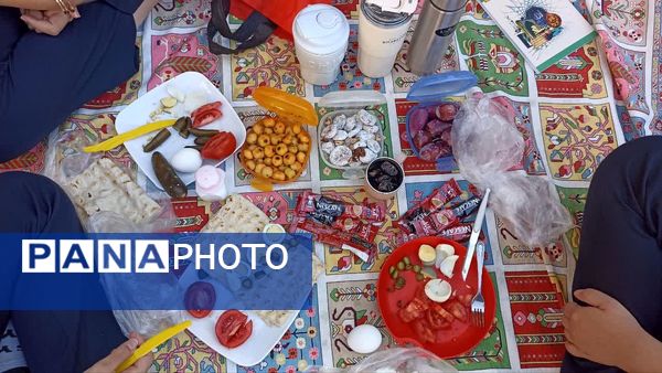 محفل قرآنی همراه با صبحانه سالم در دبیرستان فرزانگان ۲