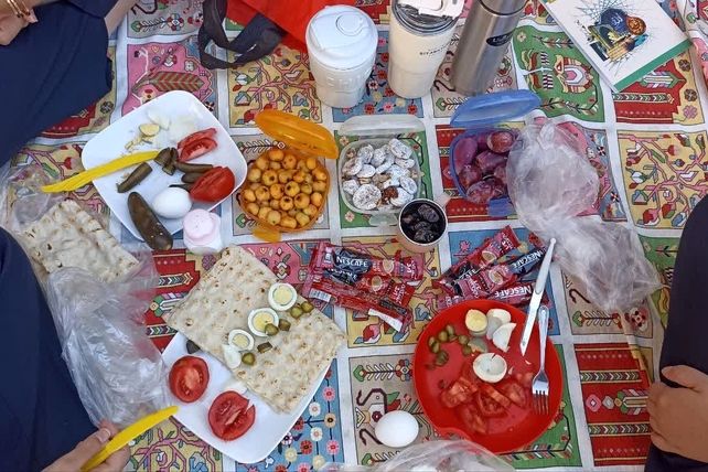 محفل قرآنی همراه با صبحانه سالم در دبیرستان فرزانگان ۲