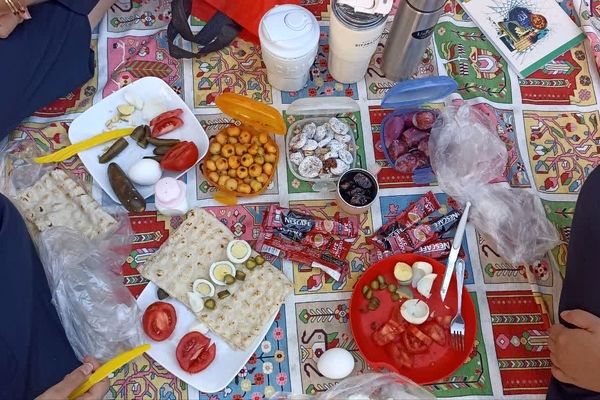 محفل قرآنی همراه با صبحانه سالم در دبیرستان فرزانگان ۲