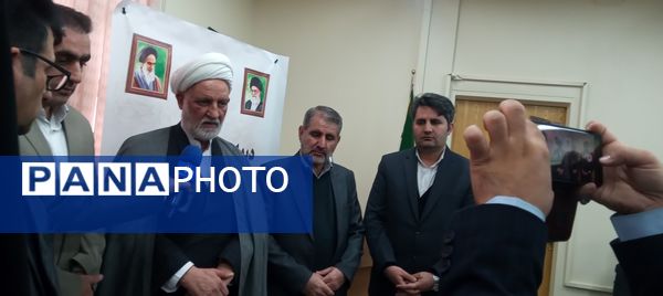 بازدید میدانی دادستان انتظامی قضات در کوهدشت و دیدار با کارکنان و خانواده شهدا