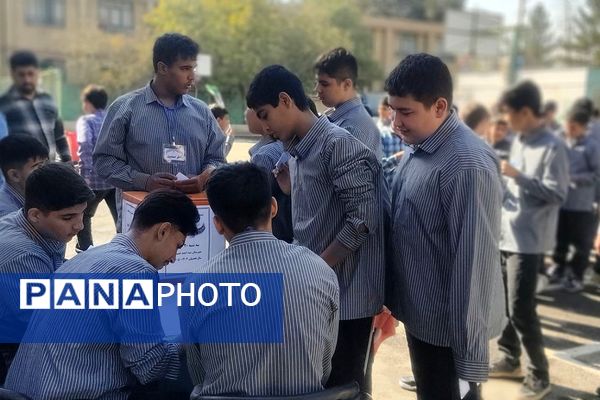 برگزاری انتخابات شورای دانش‌آموزی در مدارس منطقه کهریزک 