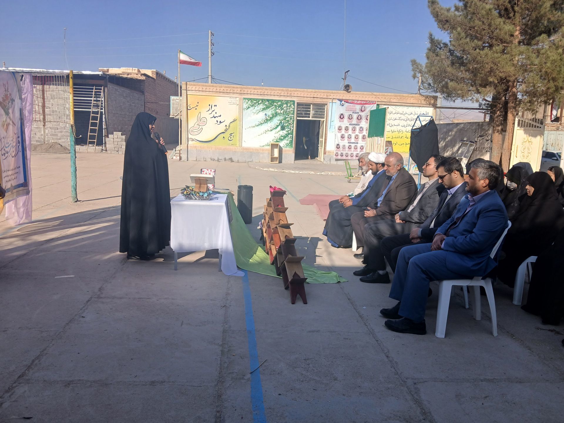 گرامیداشت هفته قرآن، عترت و نماز در آموزشگاه مرحوم صفری شهرستان خلیل آباد