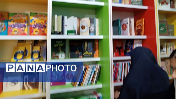 نمایشگاه کتاب در کانون فرهنگی تربیتی ولی عصر(عج) 