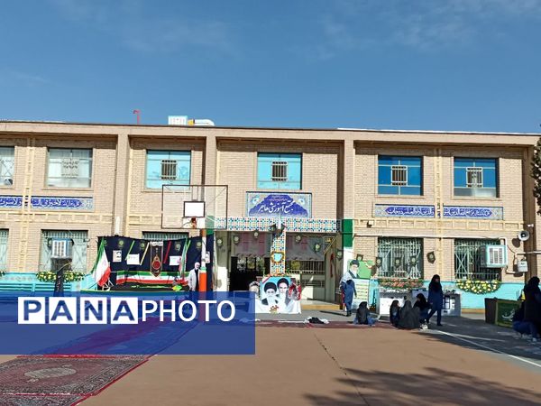 آماده‌سازی دبیرستان هاجر بیرجند برای استقبال از شهید گمنام 