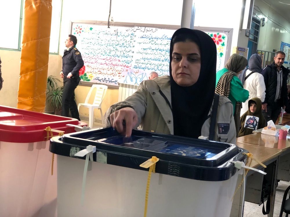 حضور حماسی رای اولی‌های شهرستان بیضا در عرصه انتخابات/ فیلم