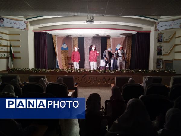 اجرای تئاتر «قصه‌ ما‌ مَثل‌ شد‌ حسنی‌ ما» در خلیل آباد