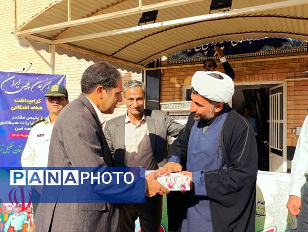 تقدیر مدیر دبیرستان رئیس زاده از پرسنل نیروی انتظامی خلیل آباد