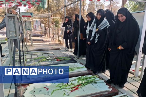 حضور دانش آموزان دبیرستان حجاب ناحیه یک شهرری در گلزار شهدا