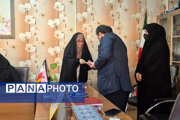  تجلیل از آموزگاران فعال طرح “حامی” در مدرسه هدی  شهرقدس