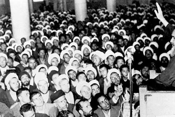 تبعید امام خمینی «ره» به ترکیه، نهضت اسلامی را جریان‌ساز کرد