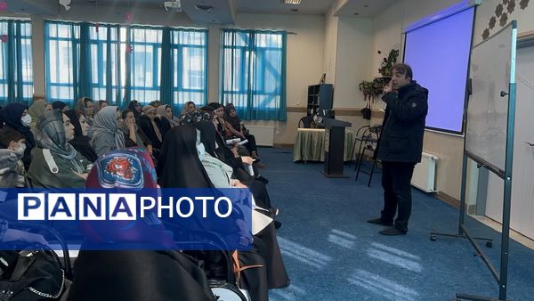 دومین جلسه آموزش خانواده دبیرستان شهید تیمسار فلاحی ناحیه یک کرج 