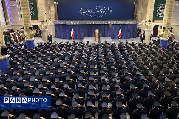دیدار جمعی از فرماندهان نیروی هوایی و پدافند هوایی ارتش جمهوری اسلامی ایران با مقام معظم رهبری