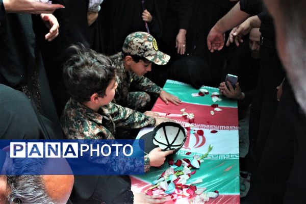 جلوه‌های حزن و خشم در مراسم تشییع شهدا