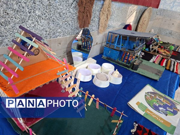 نمایش هنرهای دستی دانش‌آموزان معمولان
