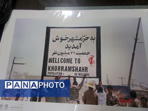 برپایی نمایشگاهی از شهدا در دبیرستان هیأت‌امنایی حضرت معصومه (س) ناحیه 4 کرج