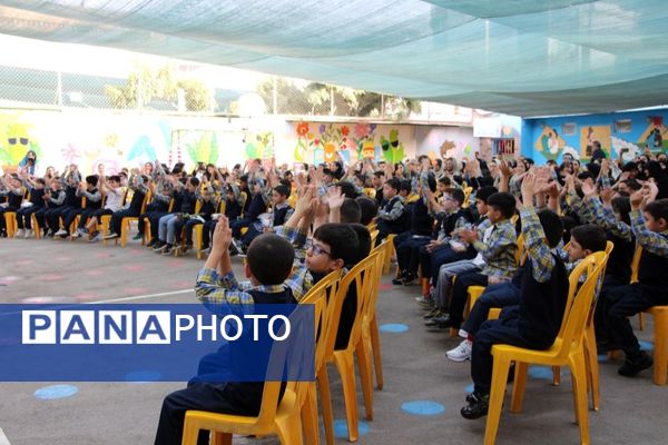 جشن شکوفه‌ها در دبستان منوچهر رزاقی ناحیه۳ مشهد