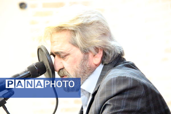 آیین رونمایی کتاب سبیل صورتی در یزد